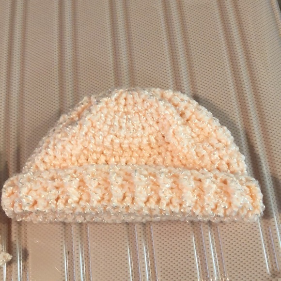 🏵New handmade crocheted baby hat and mittens 0-3 mos - Picture 3 of 3